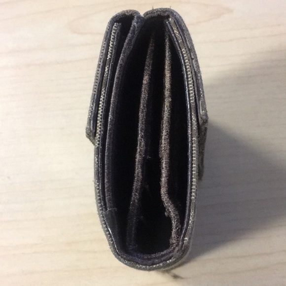 🔴  SOLD 🔴Authentic Gucci wallet - Picture 4 of 8